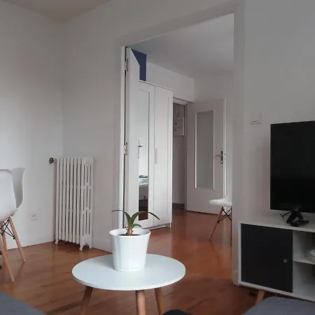 F2 Avec Vue, Proche Centre アパート *